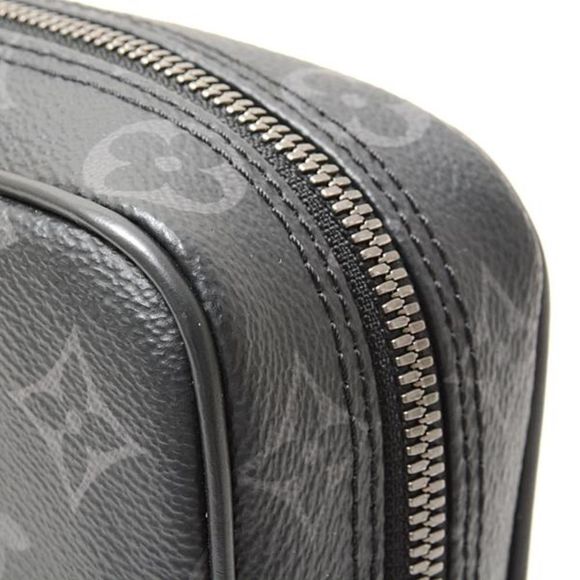 Louis Vuitton Truthtoware PM Monogram Clutch Pouch Bag - Picture 5 of 7